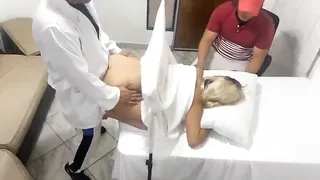 الدكتور ينيك مرات الديوث وهو مش واخد بالو